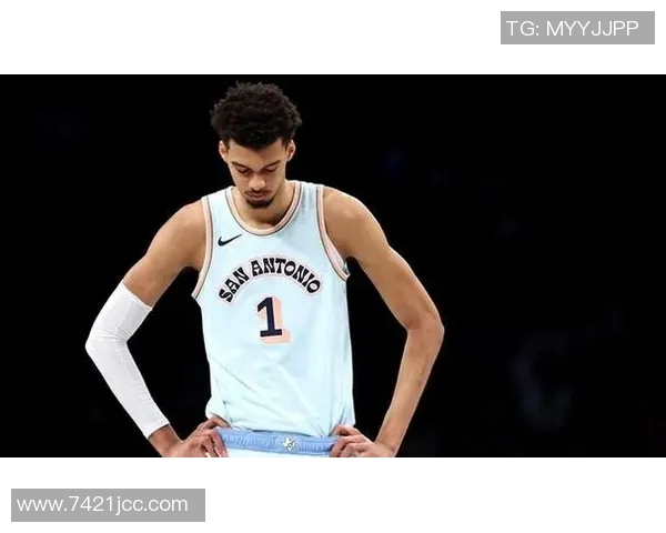 文班亚马亲自揭晓身高秘密光脚状态下竟达七尺四寸