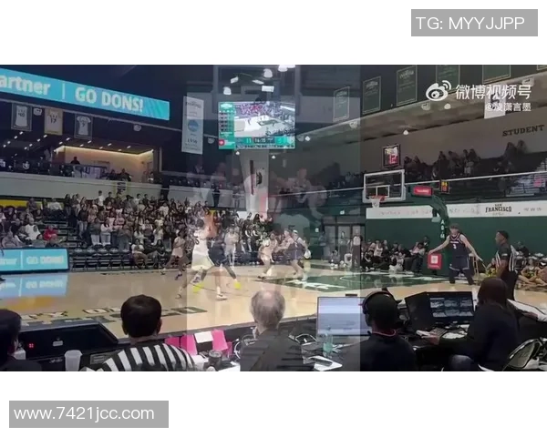 赵维伦在旧金山大学训练照曝光展现强壮身材引发网友热议