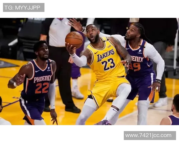 詹姆斯坦言太阳防守强势导致我们频繁失误快攻失分严重 詹姆斯坦言太阳防守强势导致我们频繁失误快攻失分严重