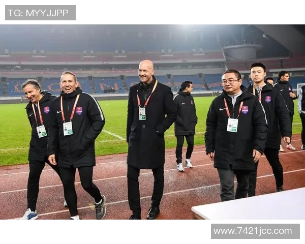 前大连人球员质疑上海人执教失控高层决策引发争议