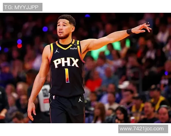 布克拼尽全力砍下38分5助攻但球队仍难逃失利命运