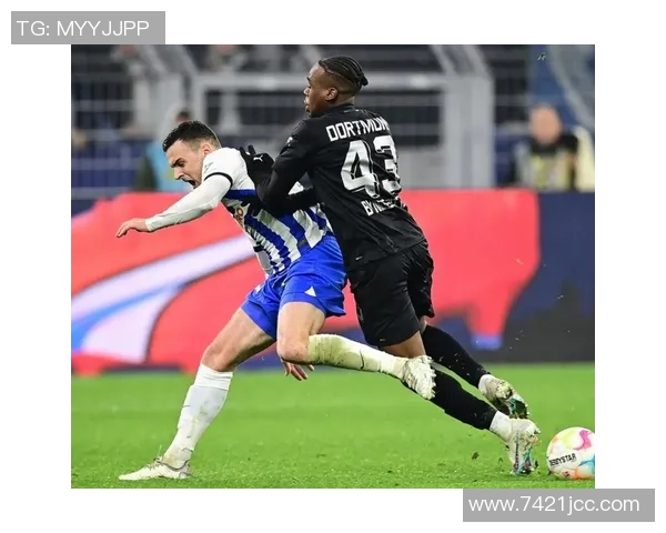 多特蒙德半场领先斯图加特埃姆雷詹点球破门拜尔补射得分 多特蒙德半场领先斯图加特埃姆雷詹点球破门拜尔补射得分