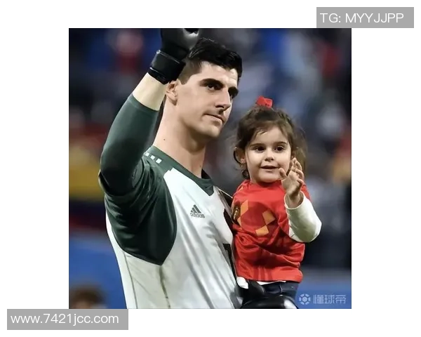 妻子社交媒体分享与库尔图瓦游戏夜照片展现休闲时光的乐趣