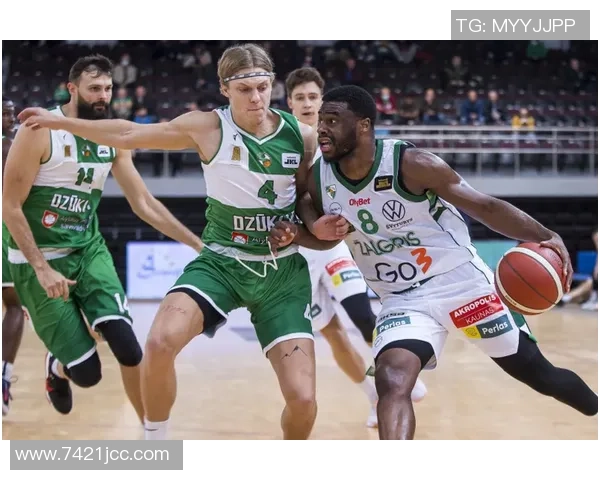 穆迪三分雨下32分闪耀全场张佳玮称赞首发组合攻势如虹