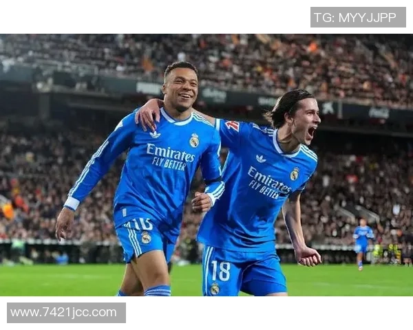 皇马训练照曝光姆巴佩卡雷拉斯与库尔图瓦齐聚备战新赛季